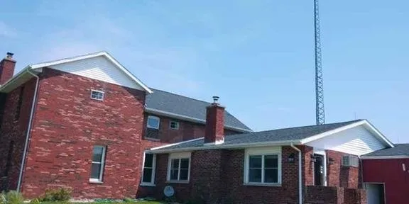 Slide of J&M Roofing