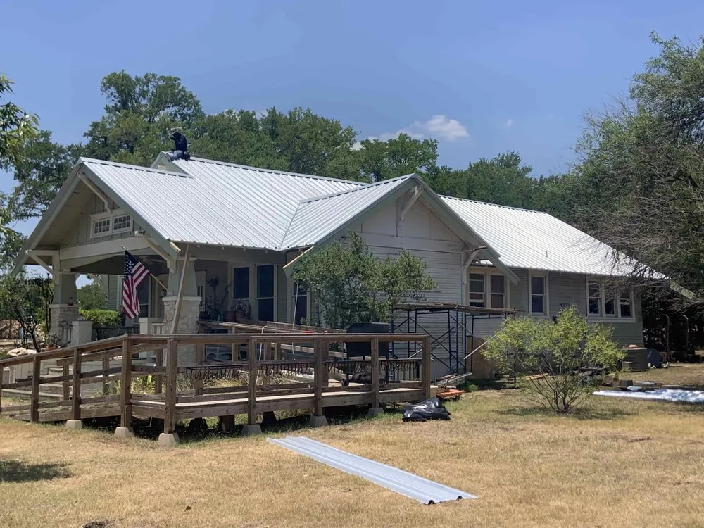 Slide of J&M Roofing