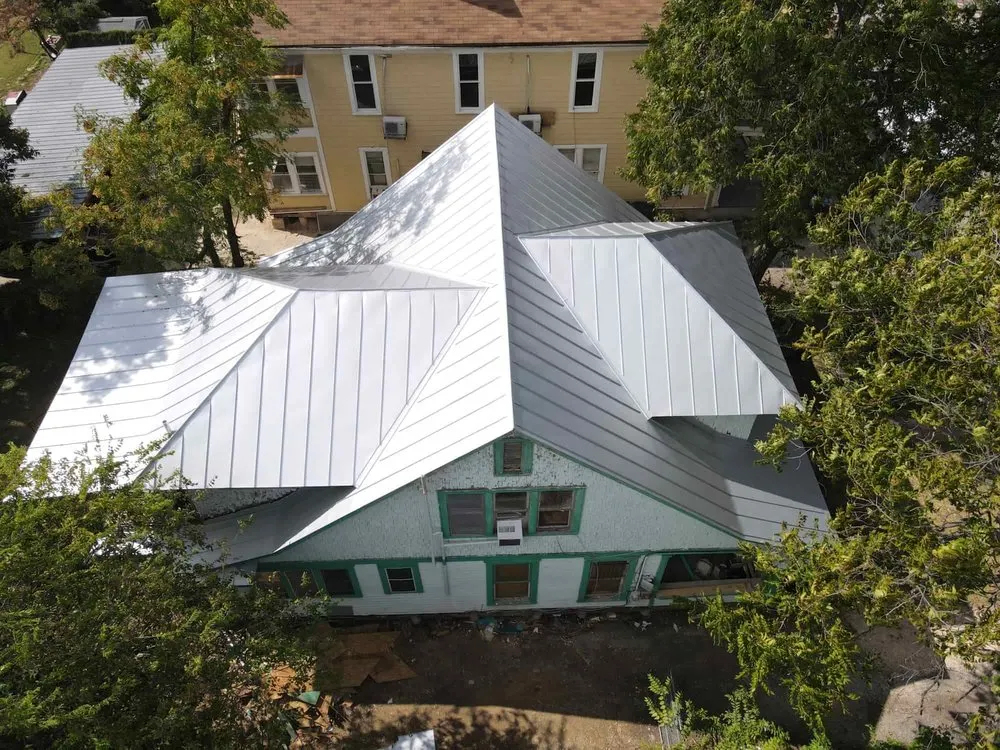 Slide of J&M Roofing