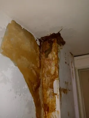 JNL Roofing & Construction Logo