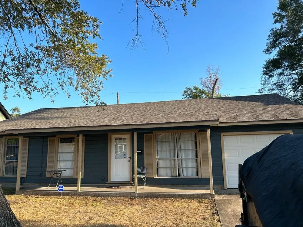 Slide of Joe’s Roofing