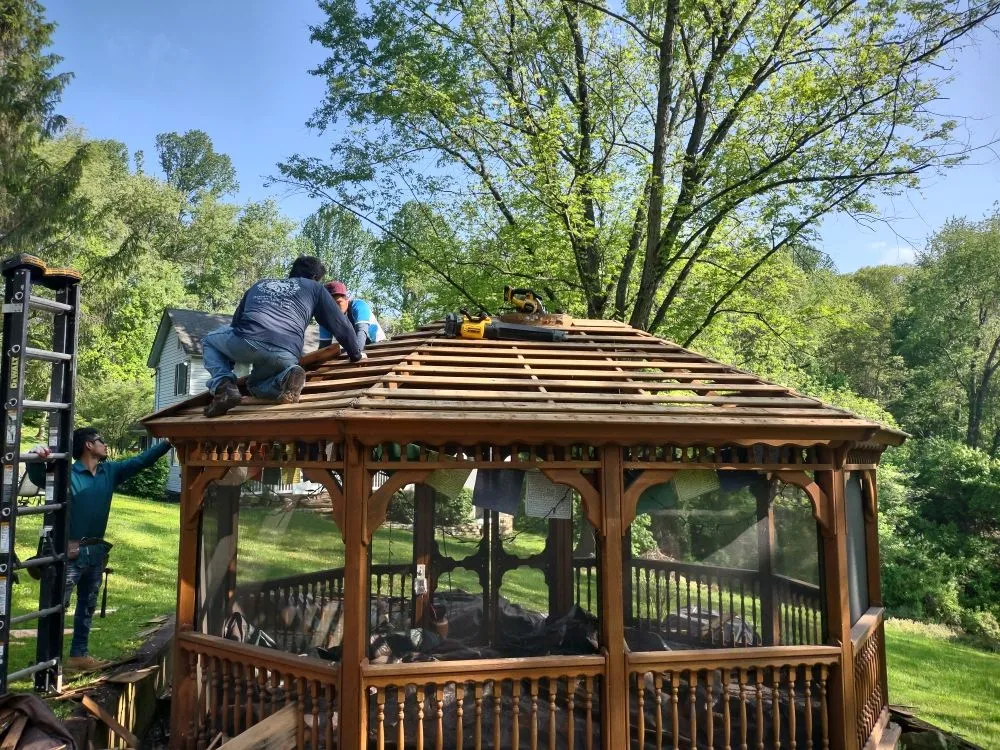Licensed shingle roofing service experts serving Finksburg, MD - John E Zentz & Sons
