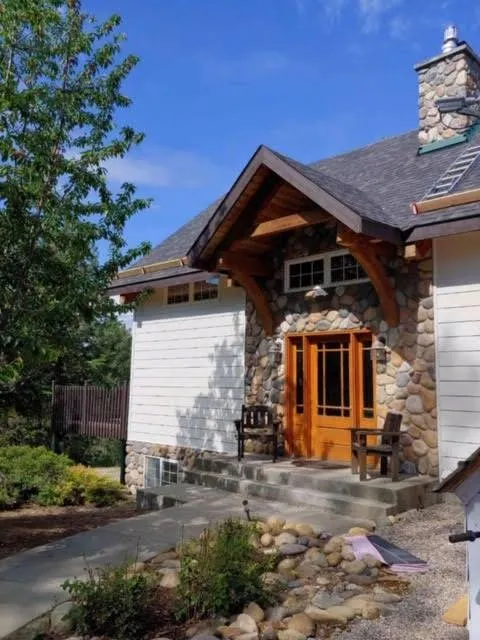 Top-rated shingle roofing service in Loon Lake, WA by John Lynch Construction
