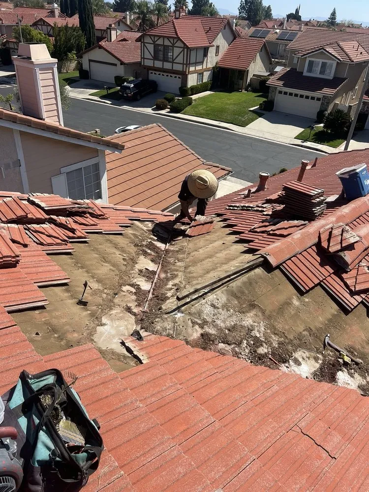 Slide of Jose Cruz's Roofing and Construction