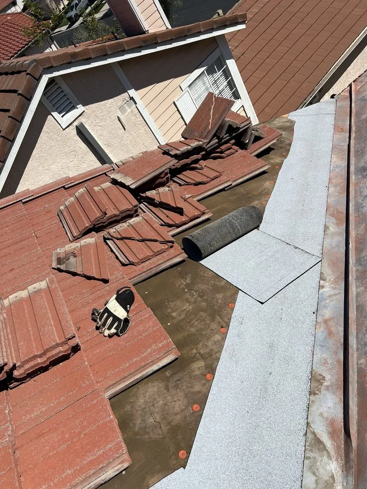 Slide of Jose Cruz's Roofing and Construction