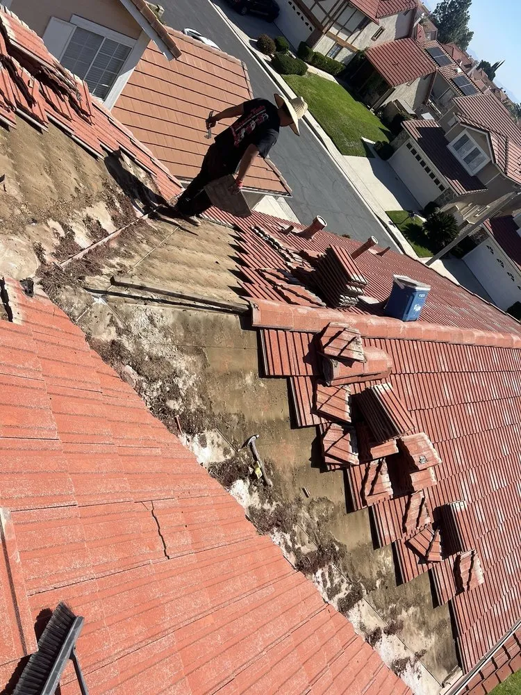 Slide of Jose Cruz's Roofing and Construction