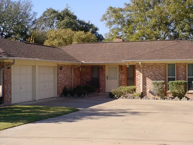 Slide of Jr Guerrero Roofing