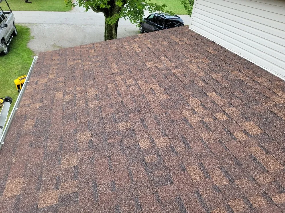 Expert shingle roofing service experts serving Jerry City, OH - J&R Roofing and Construction