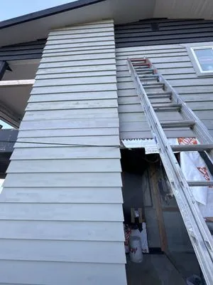 JR Roofing and Remodeling Logo