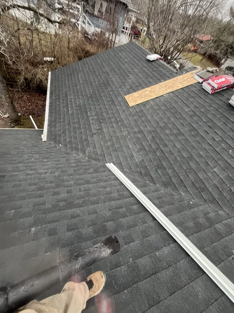 Slide of Juan Lechuga Lira Roofing