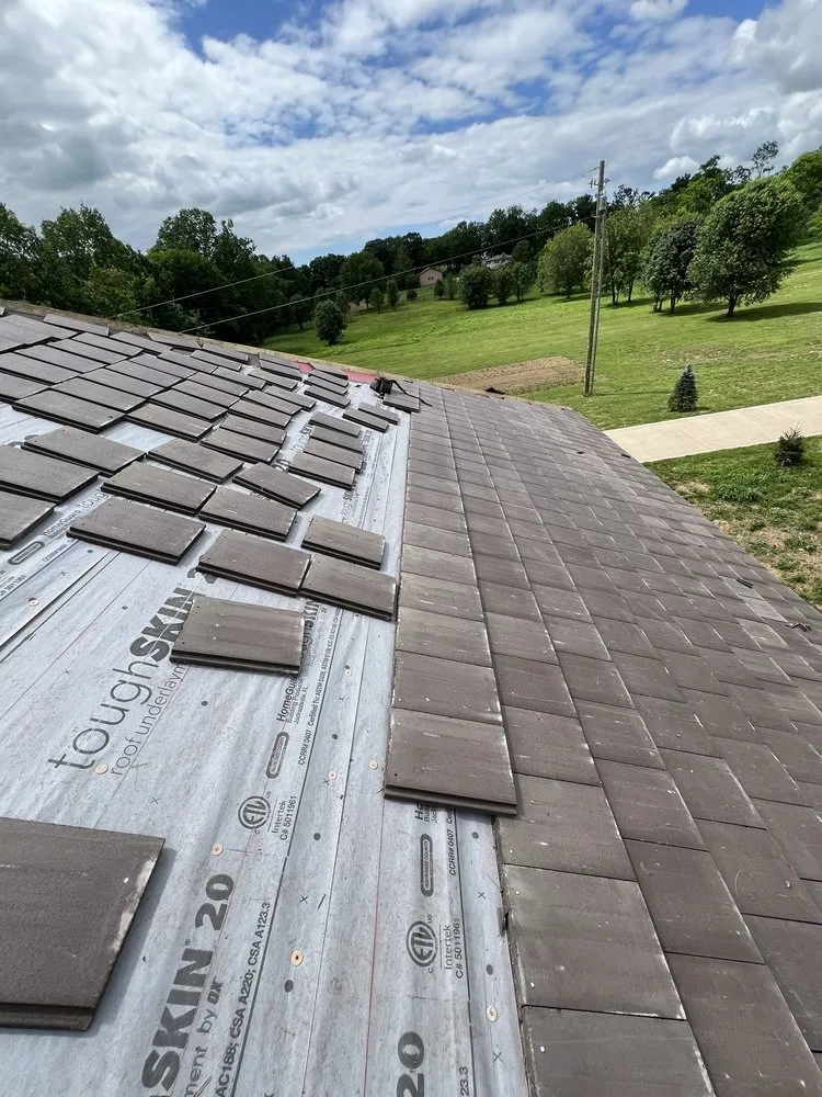 Slide of Juan Lechuga Lira Roofing