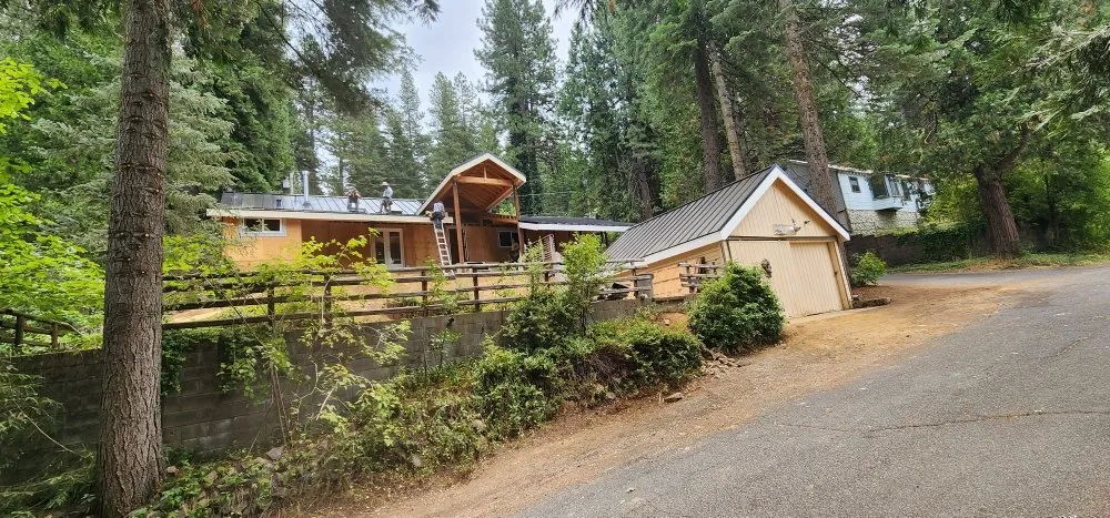 Slide of Julio & Family Roofing
