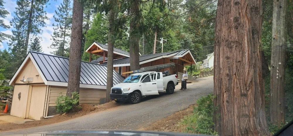 Slide of Julio & Family Roofing