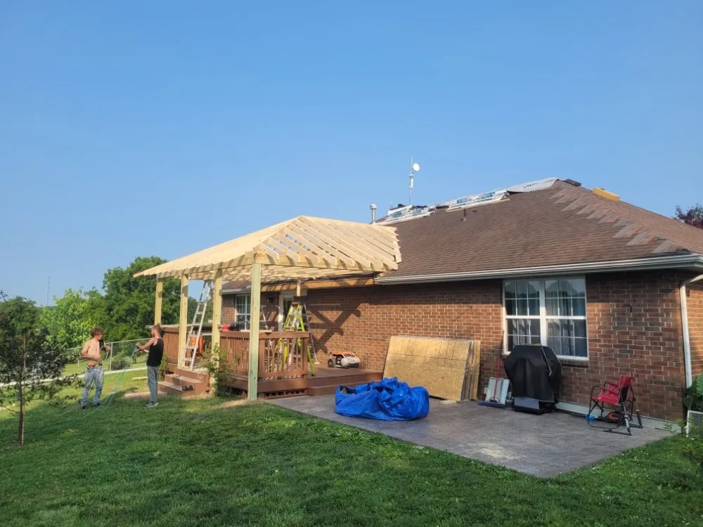 Local roof repair experts serving Missouri, MO - Junk Monkeys