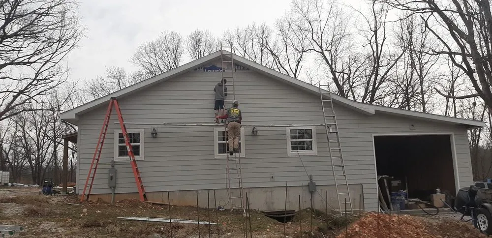 Licensed residential roofing service experts serving Missouri, MO - Junk Monkeys
