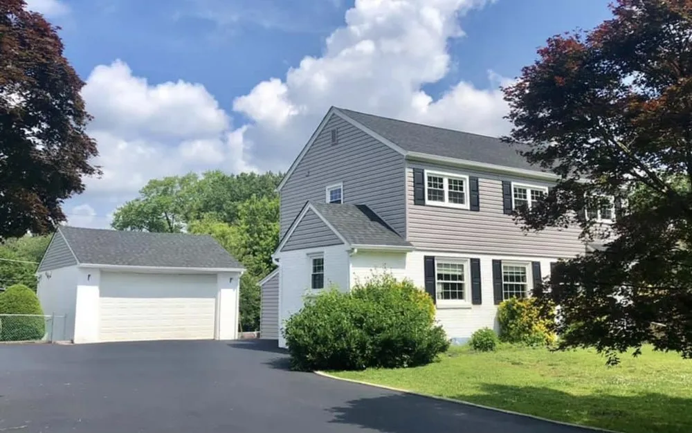 Licensed roof repair in Essington, PA by Kelly