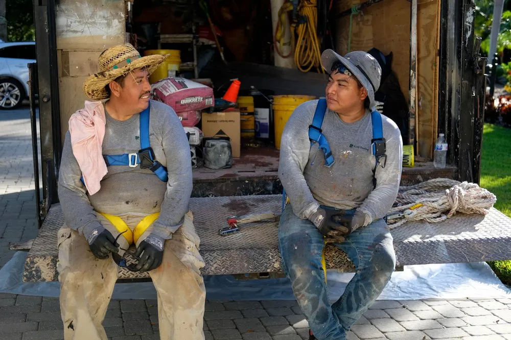 Slide of Kelly Roofing