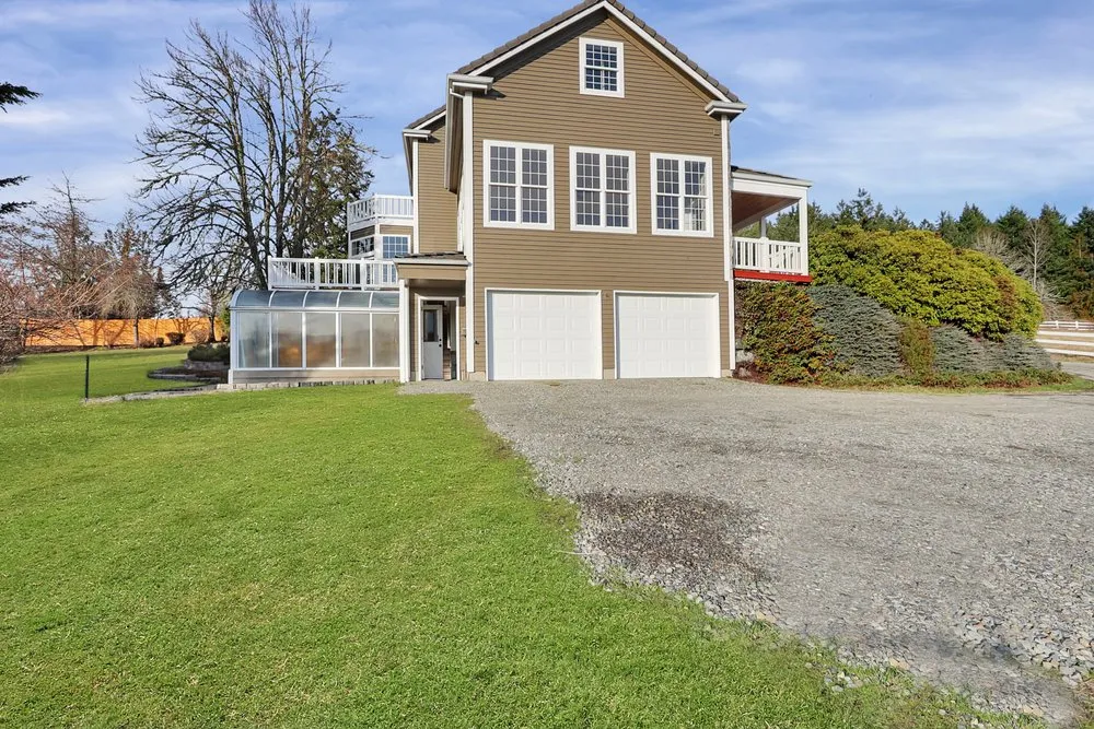Expert roof leak repair in Roy, WA - Kennie Stroderd Construction
