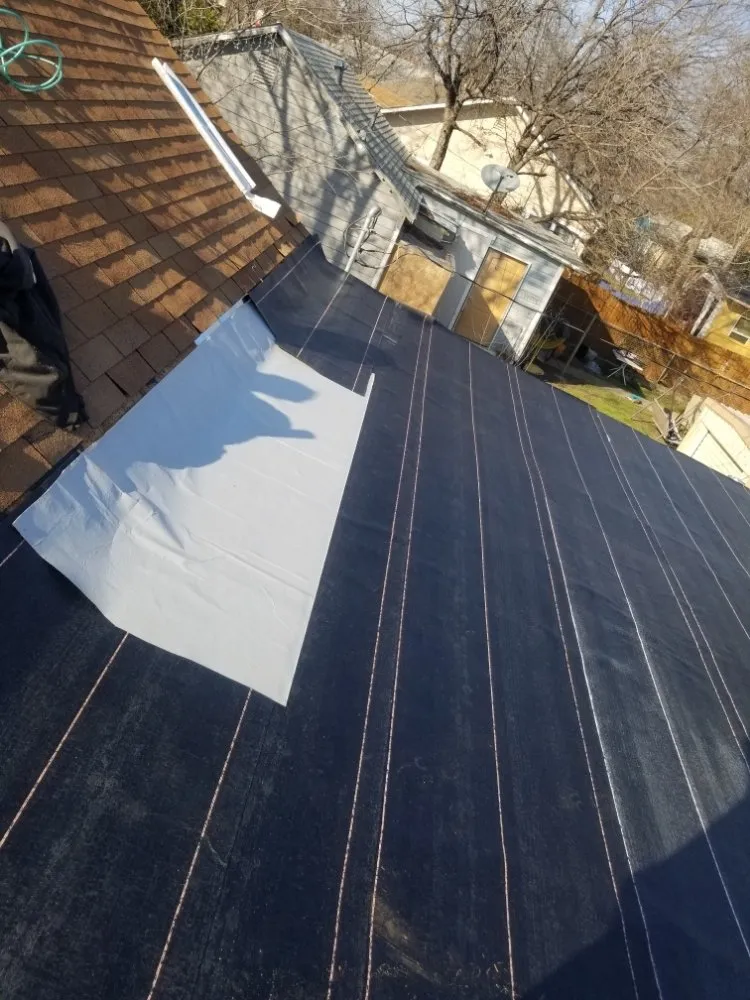 Slide of Kiaas Roofing