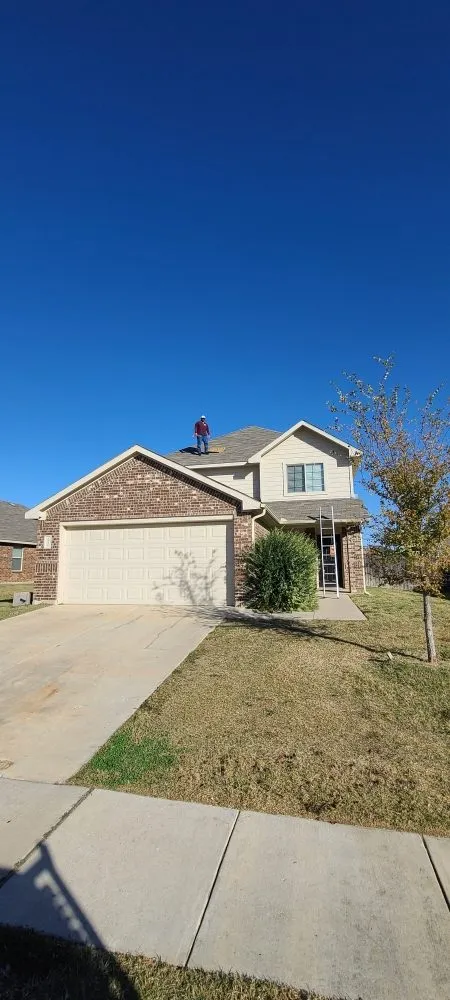 Slide of Kiaas Roofing