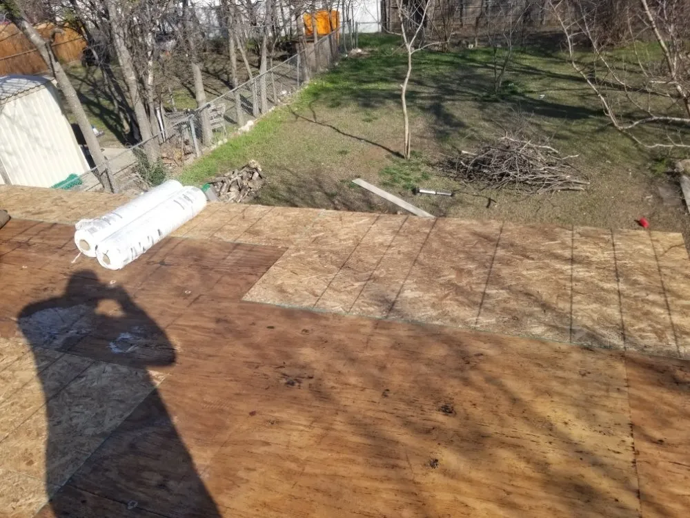 Slide of Kiaas Roofing