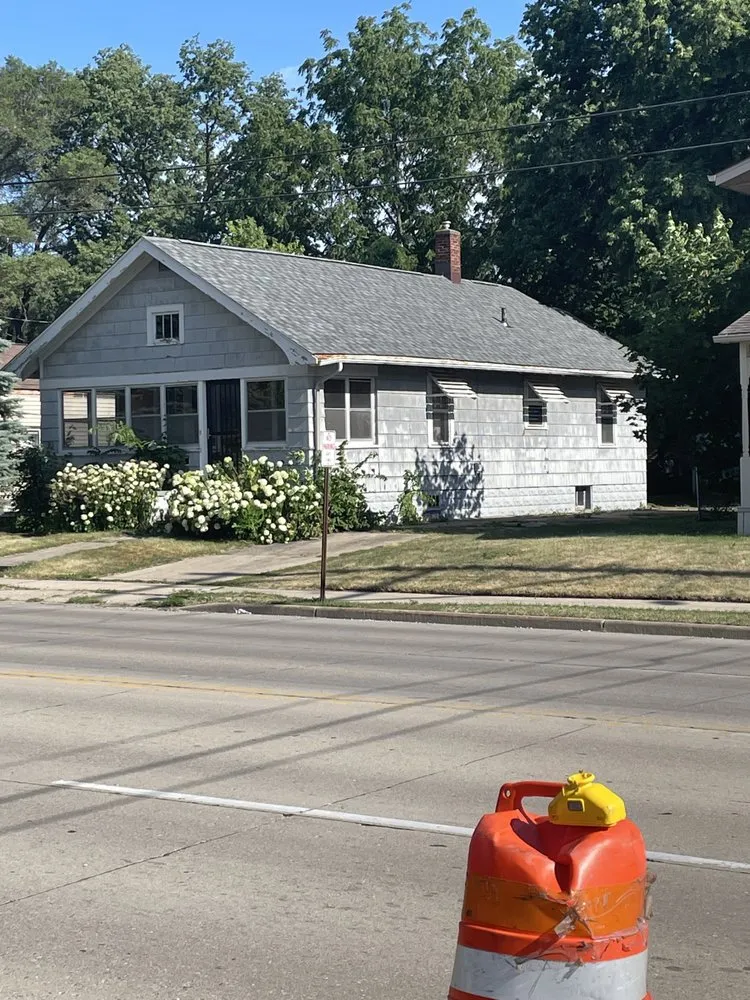 Slide of Kingpin Roofing