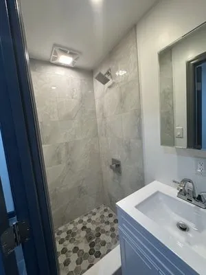 Kingstone Builder & Construction Logo