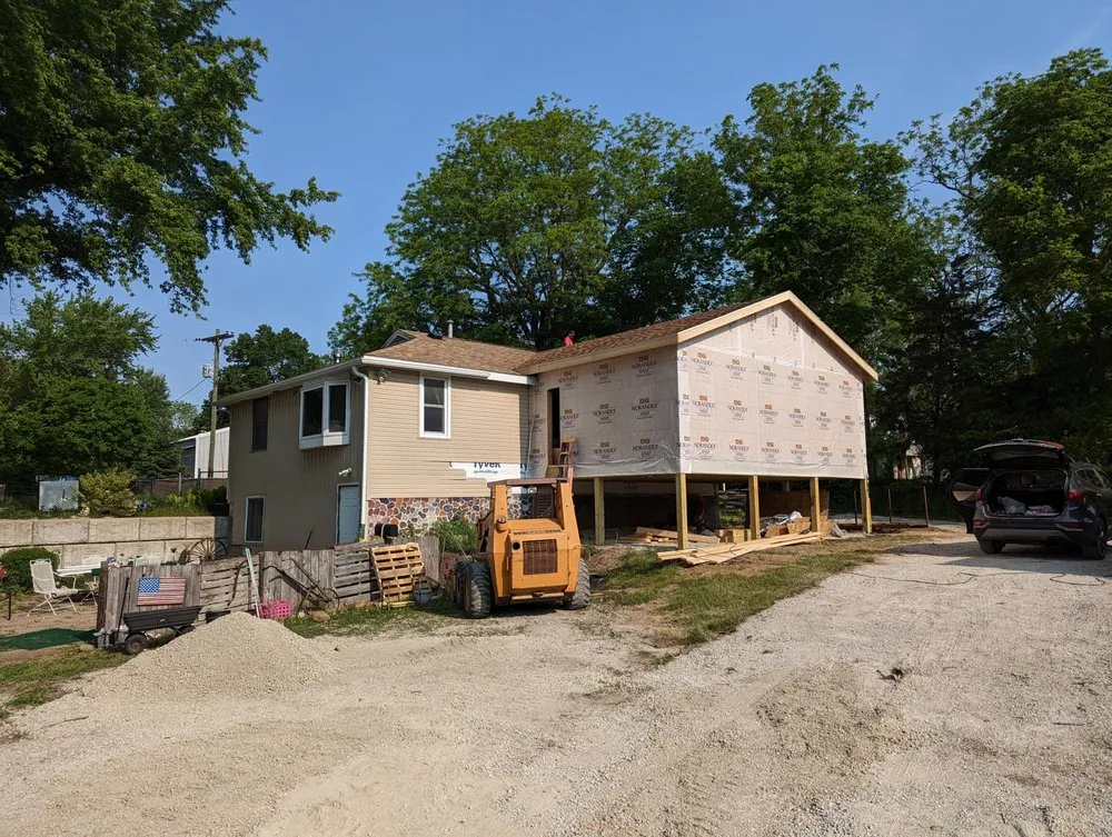 Licensed residential roofing service experts serving Van Horne, IA - Kloos Construction
