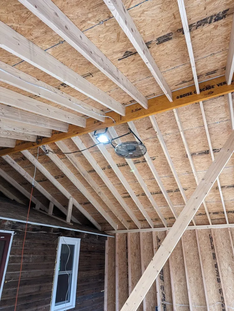 Licensed roof repair experts serving Van Horne, IA - Kloos Construction