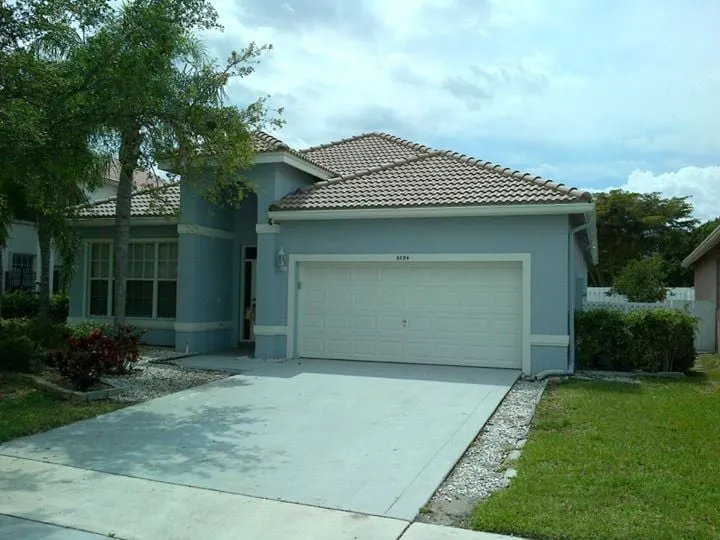 Slide of KLR Roofing