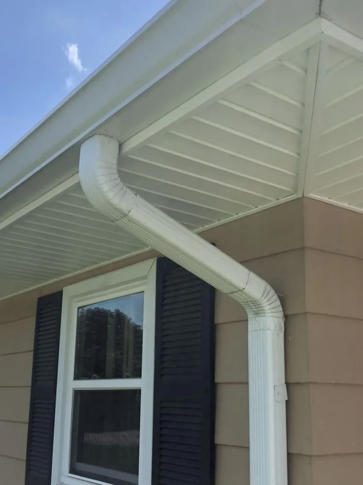 Professional roof leak repair same-day service in Bruceville, IN by Kohlhouse & Son Contracting