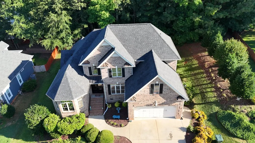 Slide of Kong Roofing