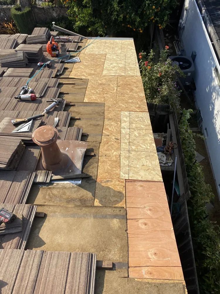 Slide of Kora Roofing