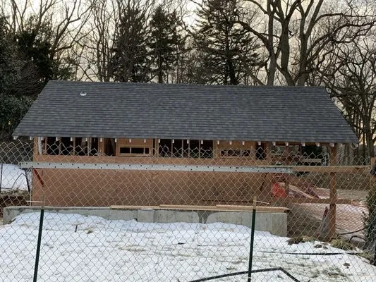 L & E Home Improvement Logo