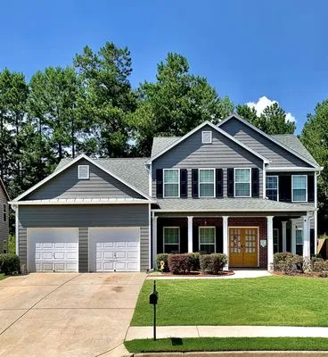 L & L Roofing Specialists Logo