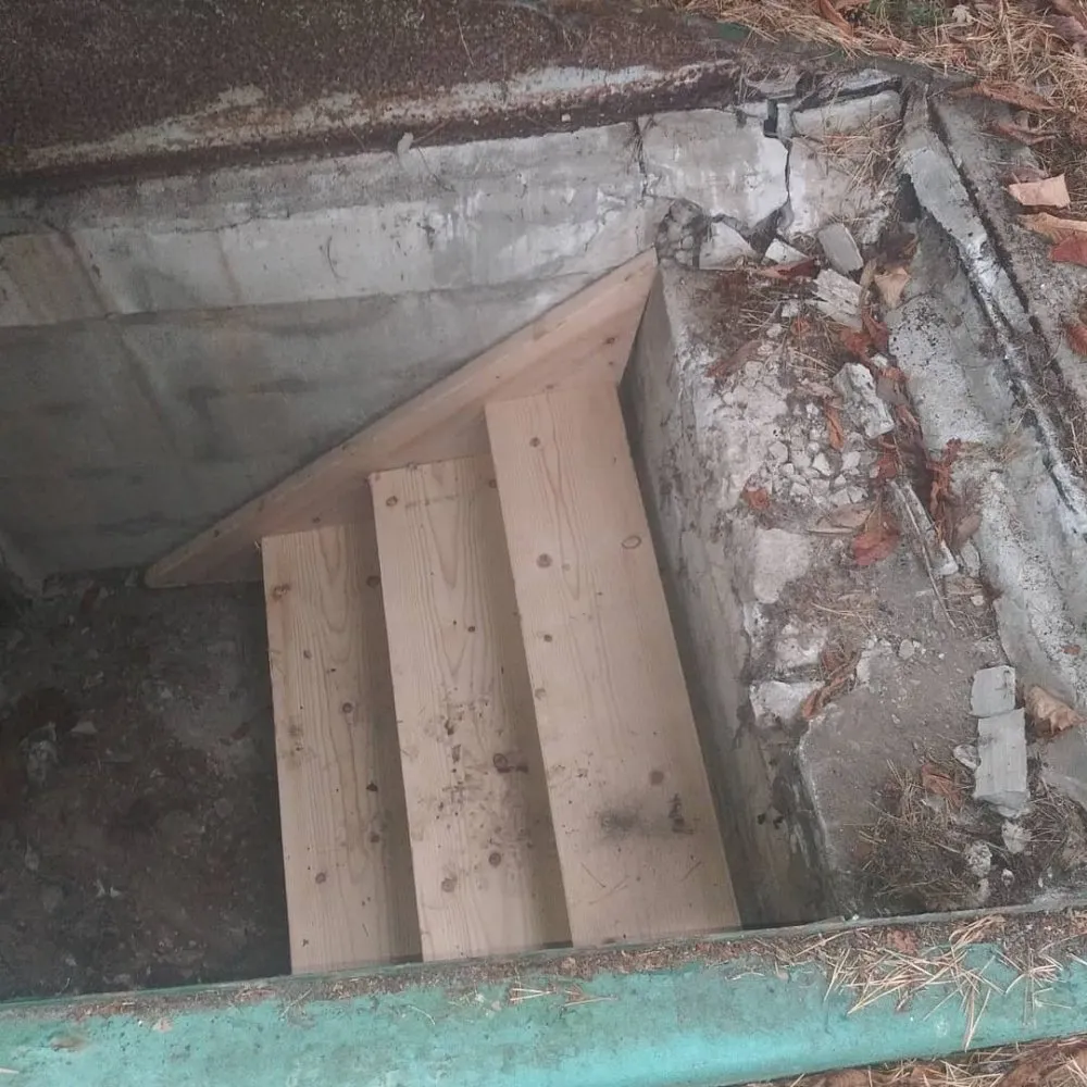 Slide of L S Construction