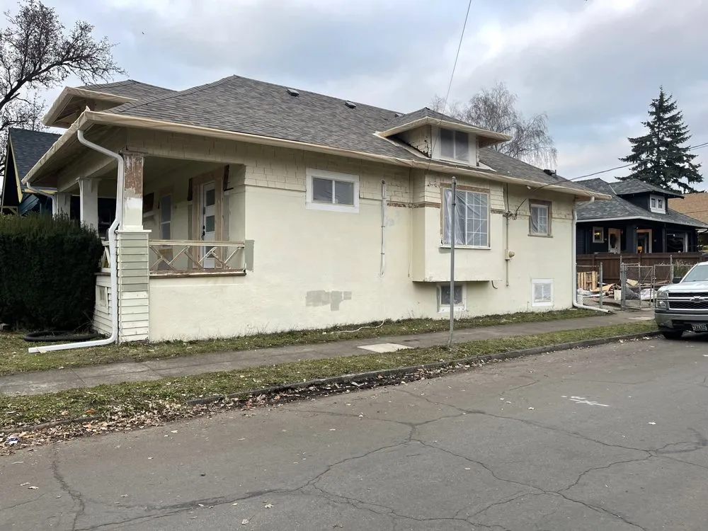 Slide of La Familia Construction