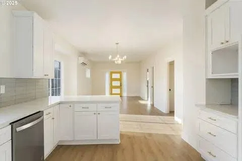 Slide of La Familia Construction