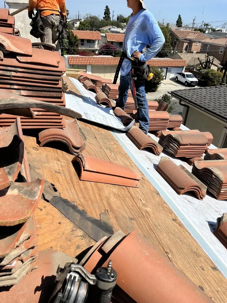 Slide of LA Roofing Services