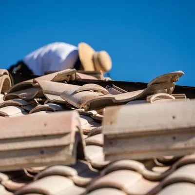 LA Roofing Services Logo