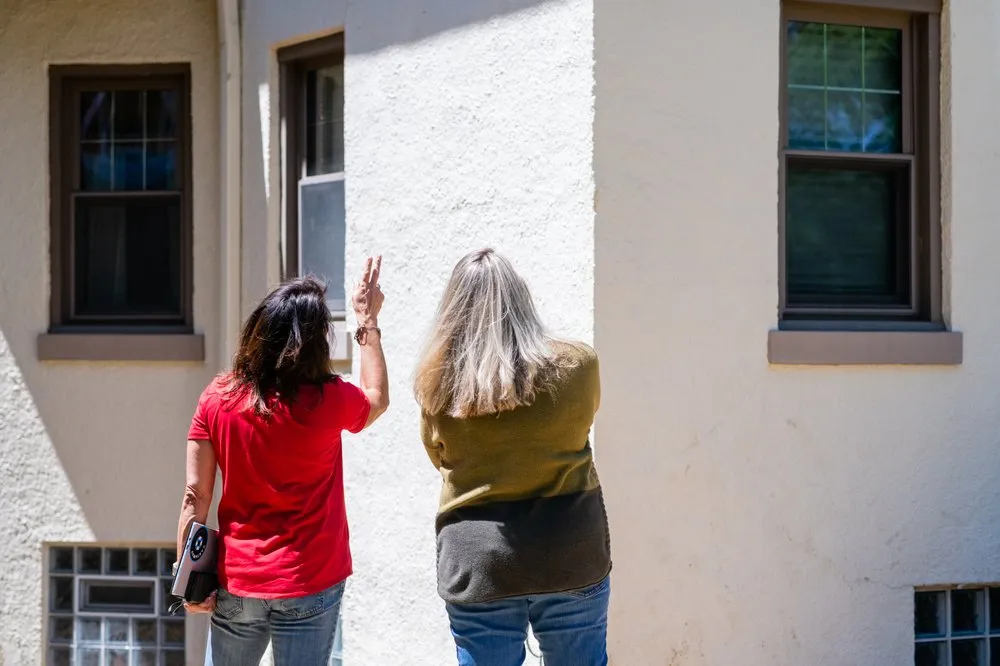 Slide of Lady On The Roof