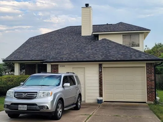 Lago Roofing And Solar Logo