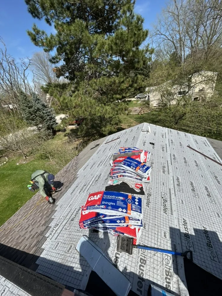 Slide of Lakes Roofing