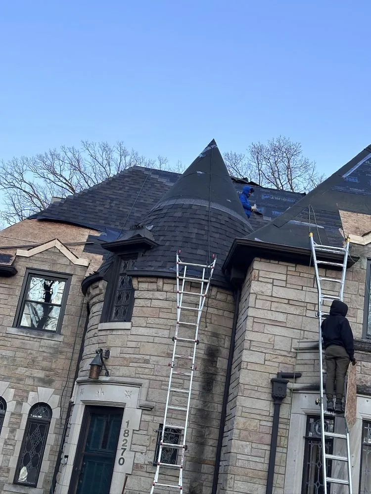 Slide of Lakes Roofing