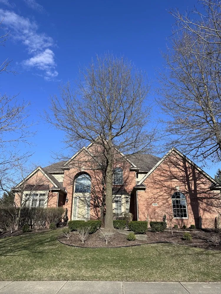 Slide of Lakes Roofing