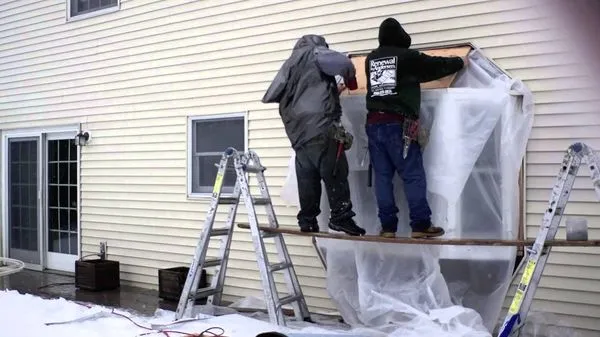 Lakeshore Roofing & Home Improvement Logo