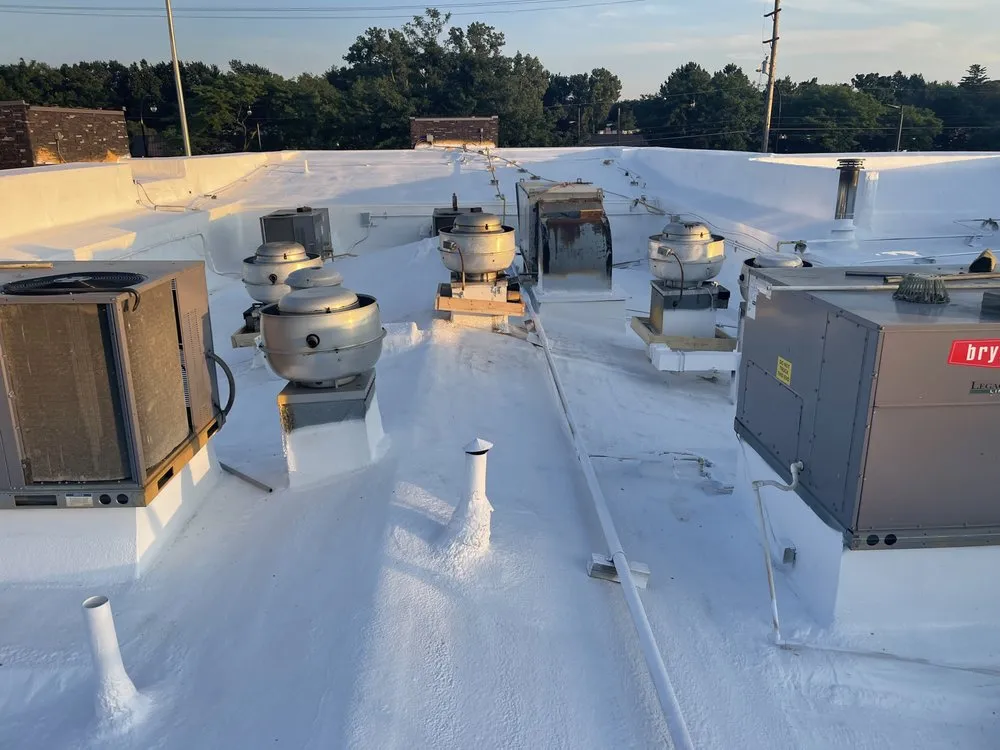 Emergency residential roofing service experts serving Lawrence, MI - Lakeside Commercial Roofing