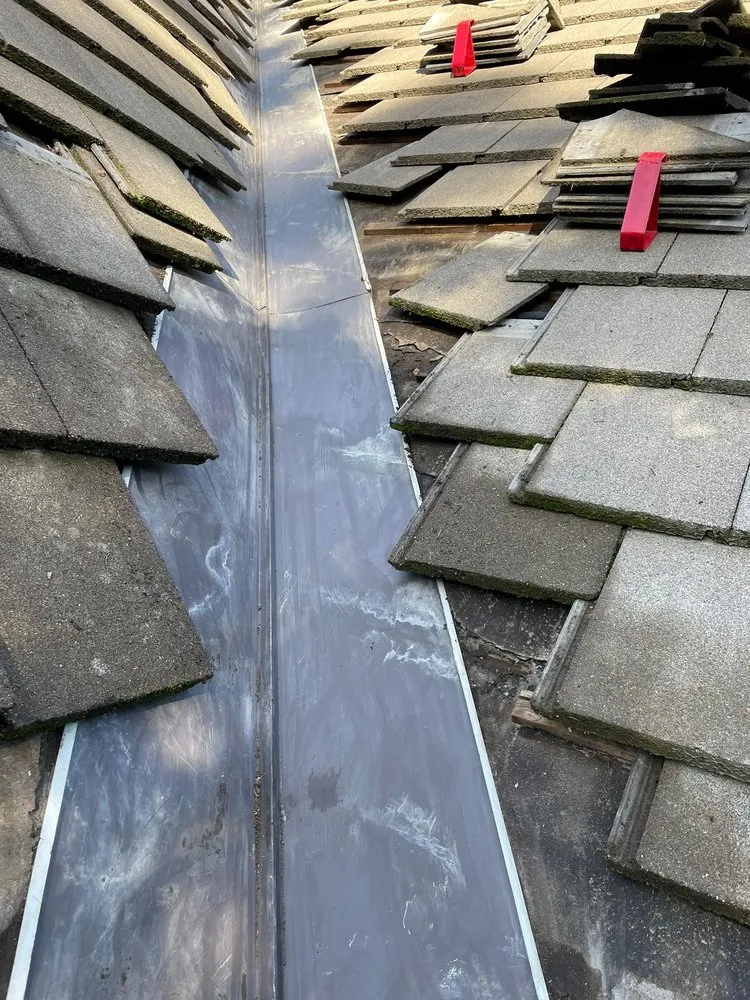 Slide of Lakeside Roofing