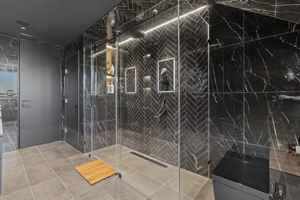 Slide of Lakeview Design Build