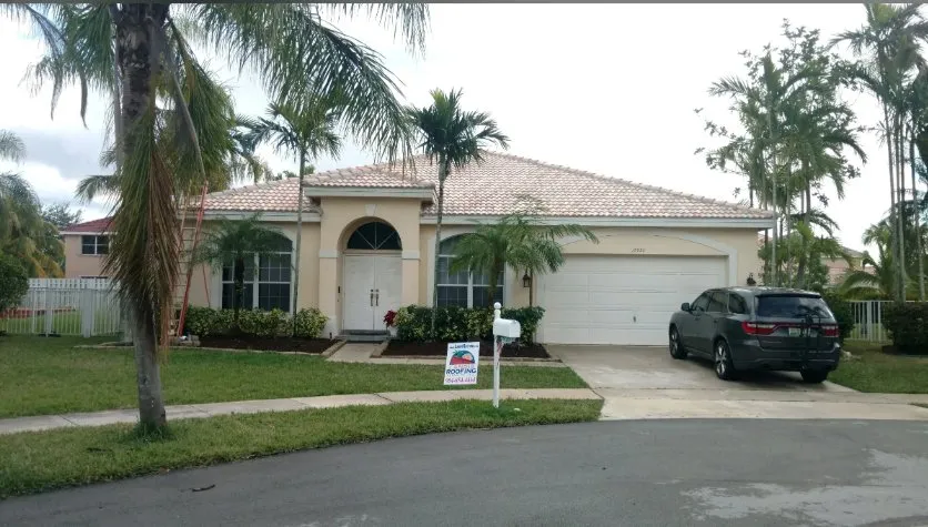 Trusted shingle roofing service for fast service across Ft. Lauderdale, FL - Landis Roofing Services